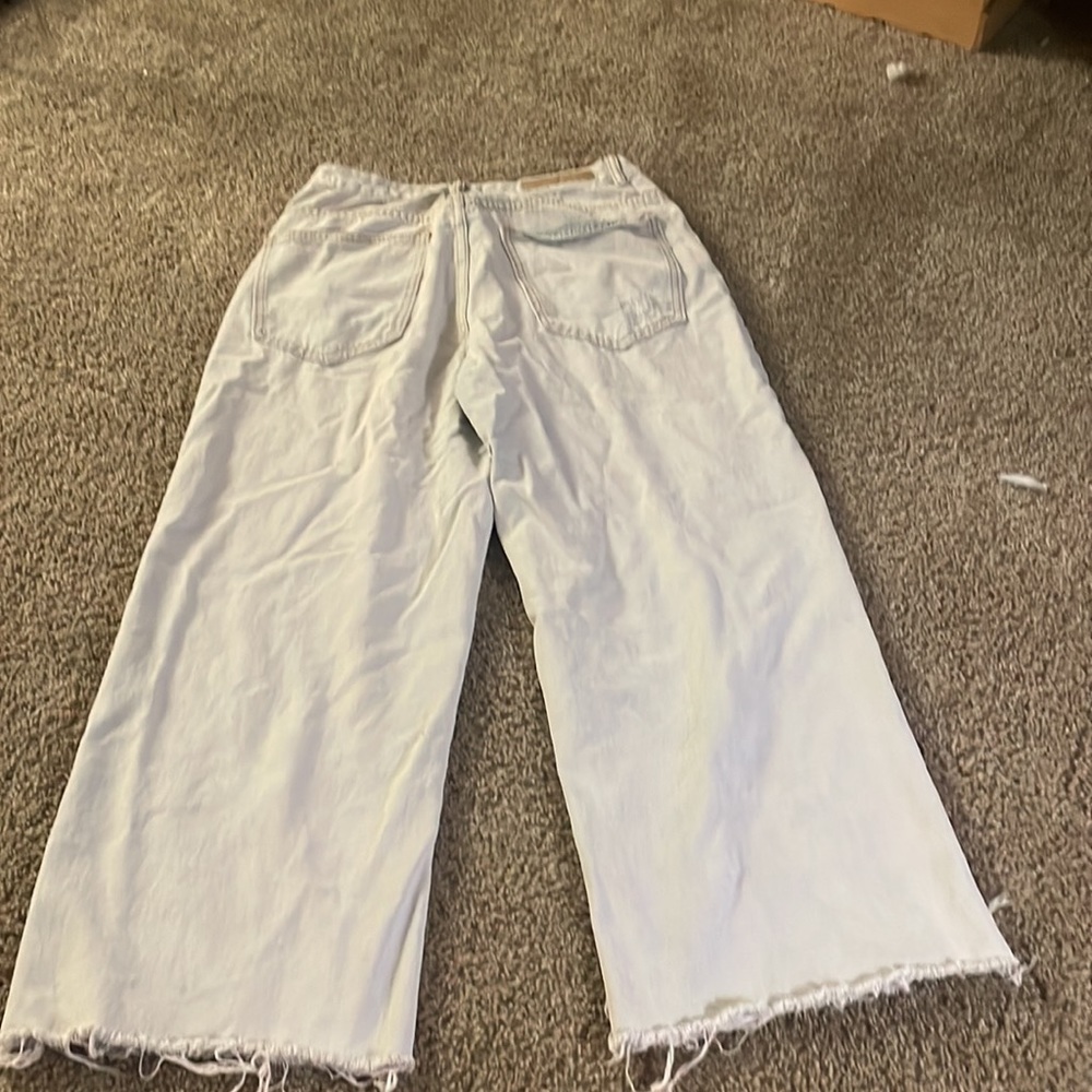 Cotton On Wide Legged Cropped Lightwash Frayed Jeans - Picture 4 of 10